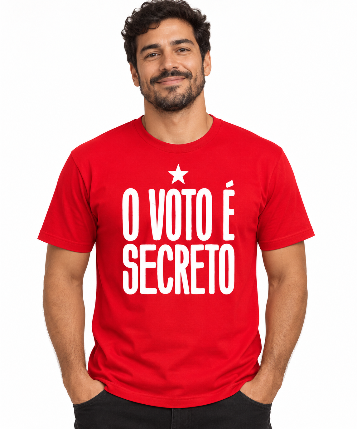 Modelo vestindo a camiseta O Voto é Secreto na cor vermelha